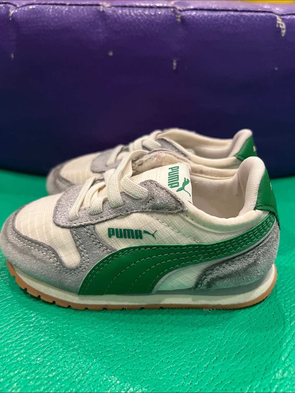 Puma Kids White, Gray & Green Retro Runner - Picture 5 of 8